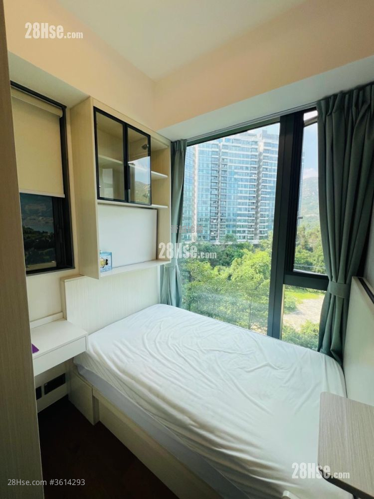 Le Point Sell 2 Bedrooms , 1 Bathroom 445 ft² ( 41.3 m² ) Le Point Sell 2 Bedrooms , 1 Bathroom 445 ft² ( 41.3 m² )