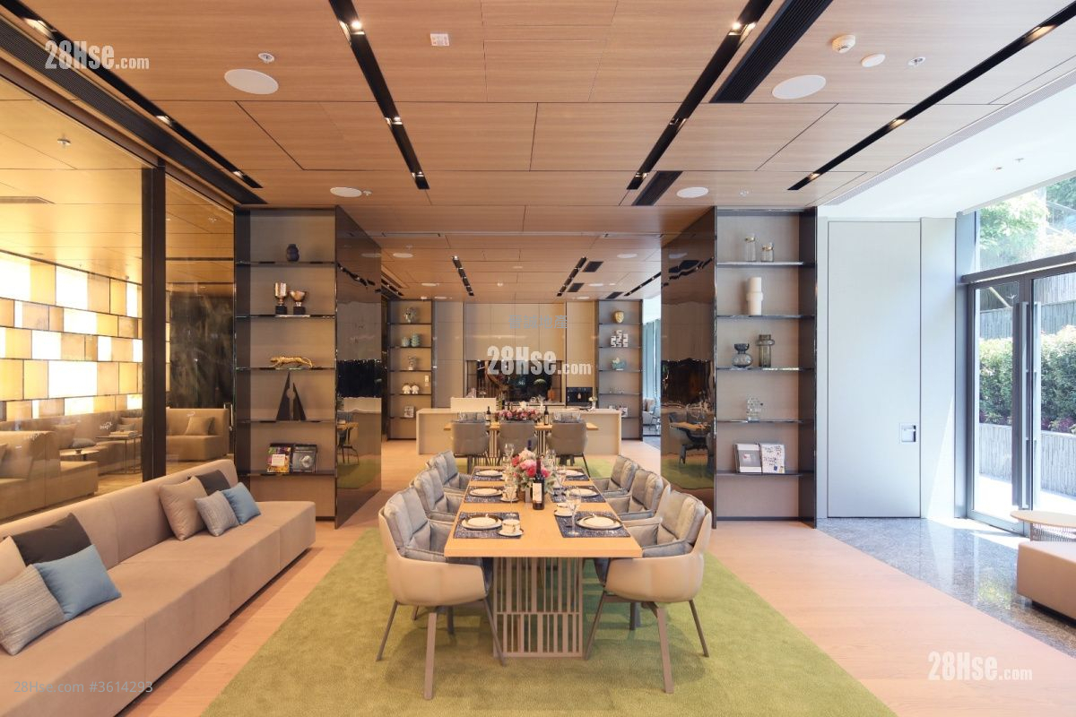 Le Point Sell 2 Bedrooms , 1 Bathroom 445 ft² ( 41.3 m² ) Le Point Sell 2 Bedrooms , 1 Bathroom 445 ft² ( 41.3 m² )