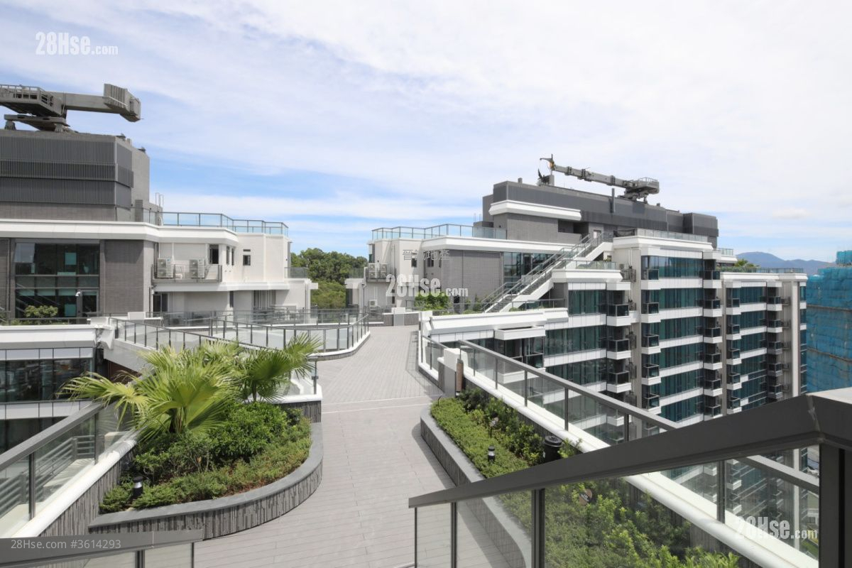 Le Point Sell 2 Bedrooms , 1 Bathroom 445 ft² ( 41.3 m² ) Le Point Sell 2 Bedrooms , 1 Bathroom 445 ft² ( 41.3 m² )