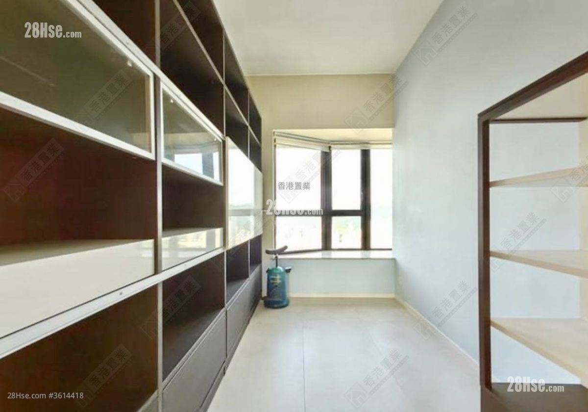 The Leighton Hill Sell 2 Bedrooms , 1 Bathroom 1,128 ft² ( 104.8 m² ) The Leighton Hill Sell 2 Bedrooms , 1 Bathroom 1,128 ft² ( 104.8 m² )