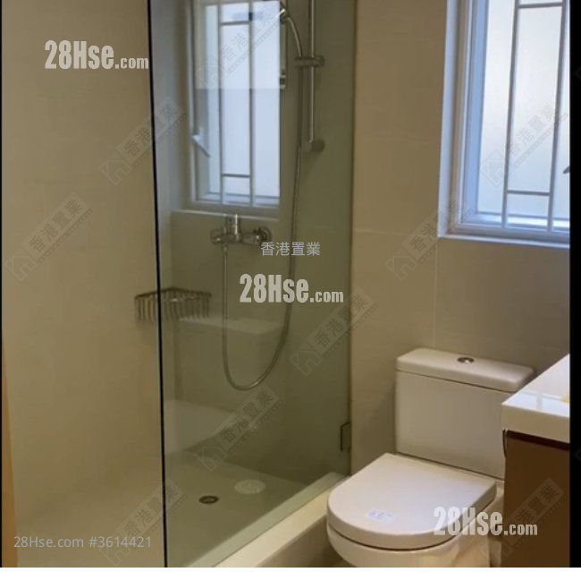 La Vogue Court Sell 3 Bedrooms , 2 Bathrooms 1,003 ft² ( 93.2 m² ) La Vogue Court Sell 3 Bedrooms , 2 Bathrooms 1,003 ft² ( 93.2 m² )