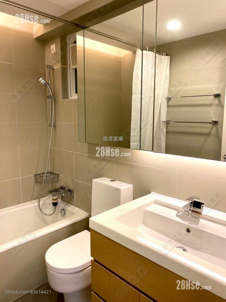 La Vogue Court Sell 3 Bedrooms , 2 Bathrooms 1,003 ft² ( 93.2 m² ) La Vogue Court Sell 3 Bedrooms , 2 Bathrooms 1,003 ft² ( 93.2 m² )