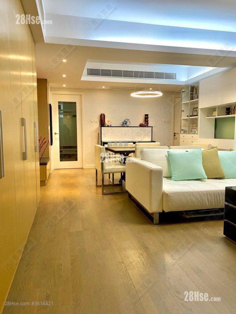 La Vogue Court Sell 3 Bedrooms , 2 Bathrooms 1,003 ft² ( 93.2 m² ) La Vogue Court Sell 3 Bedrooms , 2 Bathrooms 1,003 ft² ( 93.2 m² )