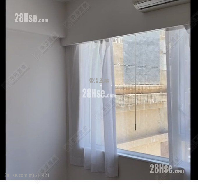 La Vogue Court Sell 3 Bedrooms , 2 Bathrooms 1,003 ft² ( 93.2 m² ) La Vogue Court Sell 3 Bedrooms , 2 Bathrooms 1,003 ft² ( 93.2 m² )