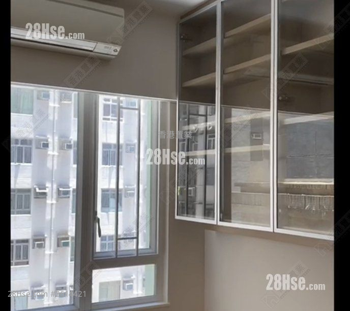 La Vogue Court Sell 3 Bedrooms , 2 Bathrooms 1,003 ft² ( 93.2 m² ) La Vogue Court Sell 3 Bedrooms , 2 Bathrooms 1,003 ft² ( 93.2 m² )