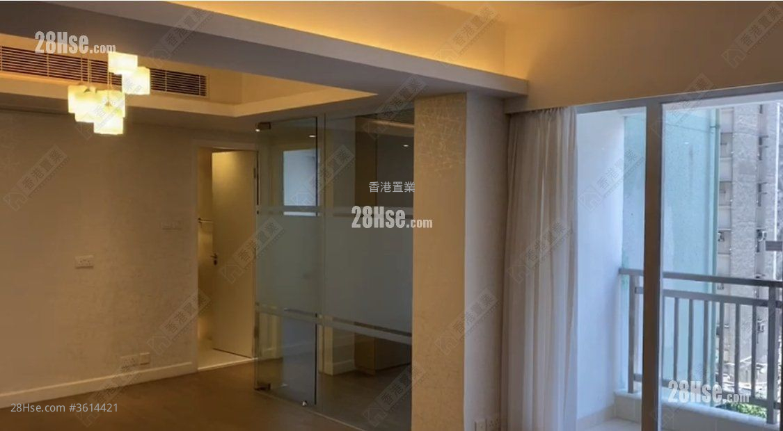 La Vogue Court Sell 3 Bedrooms , 2 Bathrooms 1,003 ft² ( 93.2 m² ) La Vogue Court Sell 3 Bedrooms , 2 Bathrooms 1,003 ft² ( 93.2 m² )