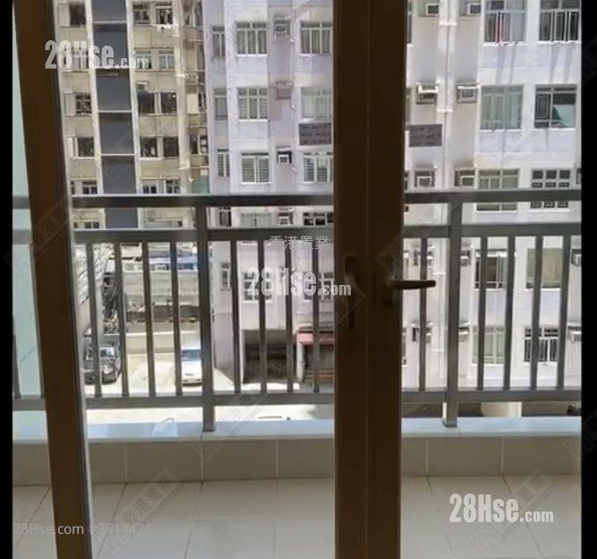 La Vogue Court Sell 3 Bedrooms , 2 Bathrooms 1,003 ft² ( 93.2 m² ) La Vogue Court Sell 3 Bedrooms , 2 Bathrooms 1,003 ft² ( 93.2 m² )