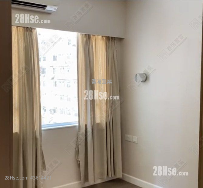 La Vogue Court Sell 3 Bedrooms , 2 Bathrooms 1,003 ft² ( 93.2 m² ) La Vogue Court Sell 3 Bedrooms , 2 Bathrooms 1,003 ft² ( 93.2 m² )