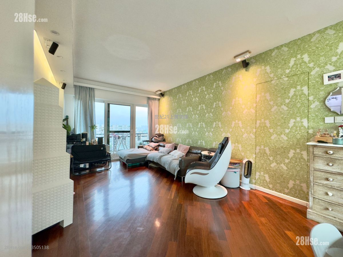 The Palace Rental 3 Bedrooms , 1 Bathroom 1,039 ft² ( 96.5 m² )