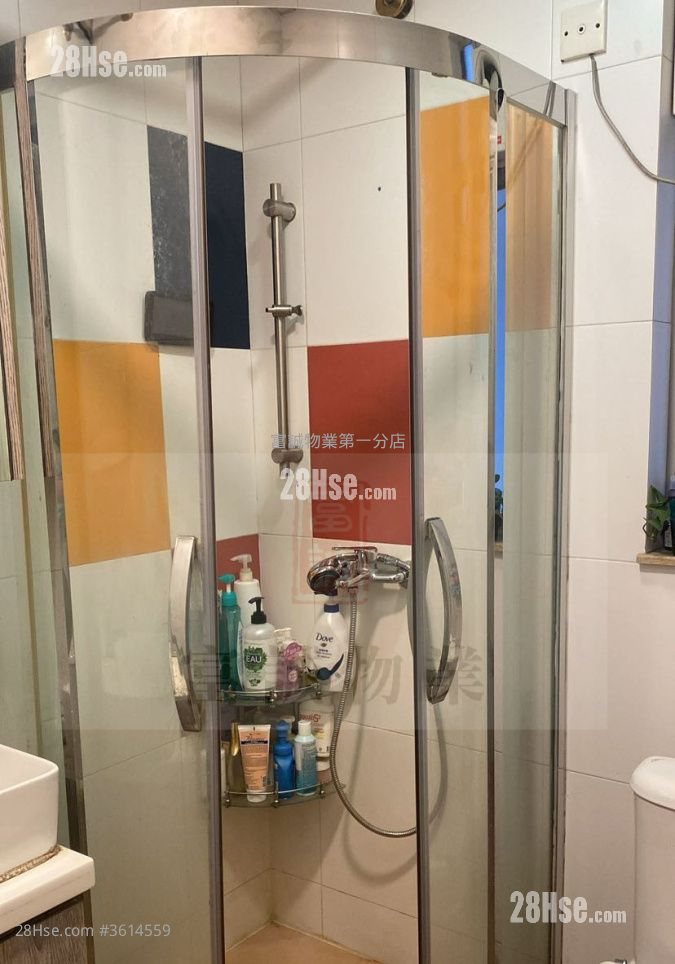 Lei On Court Sell 3 Bedrooms , 2 Bathrooms 650 ft² ( 60.4 m² ) Lei On Court Sell 3 Bedrooms , 2 Bathrooms 650 ft² ( 60.4 m² )