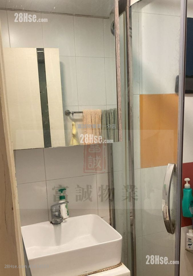 Lei On Court Sell 3 Bedrooms , 2 Bathrooms 650 ft² ( 60.4 m² ) Lei On Court Sell 3 Bedrooms , 2 Bathrooms 650 ft² ( 60.4 m² )
