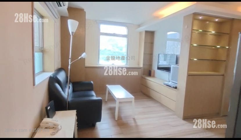 Oi Kwan Court Sell 1 Bedroom , 1 Bathroom 384 ft² ( 35.7 m² )