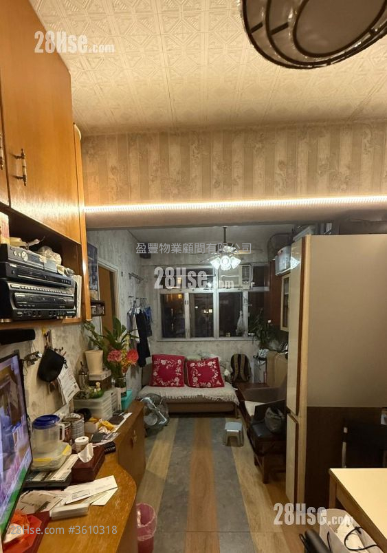 Lee Shun Building Sell 3 Bedrooms , 1 Bathroom 484 ft² ( 45.0 m² ) Lee Shun Building Sell 3 Bedrooms , 1 Bathroom 484 ft² ( 45.0 m² )