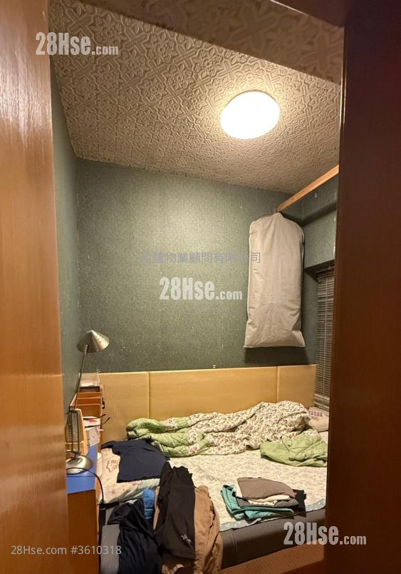 Lee Shun Building Sell 3 Bedrooms , 1 Bathroom 484 ft² ( 45.0 m² ) Lee Shun Building Sell 3 Bedrooms , 1 Bathroom 484 ft² ( 45.0 m² )