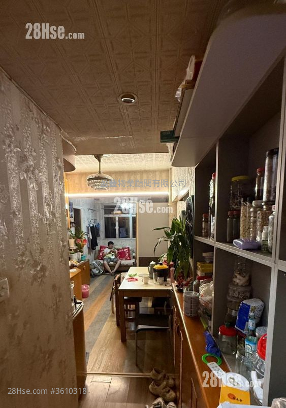 Lee Shun Building Sell 3 Bedrooms , 1 Bathroom 484 ft² ( 45.0 m² ) Lee Shun Building Sell 3 Bedrooms , 1 Bathroom 484 ft² ( 45.0 m² )