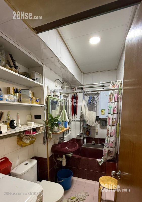Lee Shun Building Sell 3 Bedrooms , 1 Bathroom 484 ft² ( 45.0 m² ) Lee Shun Building Sell 3 Bedrooms , 1 Bathroom 484 ft² ( 45.0 m² )
