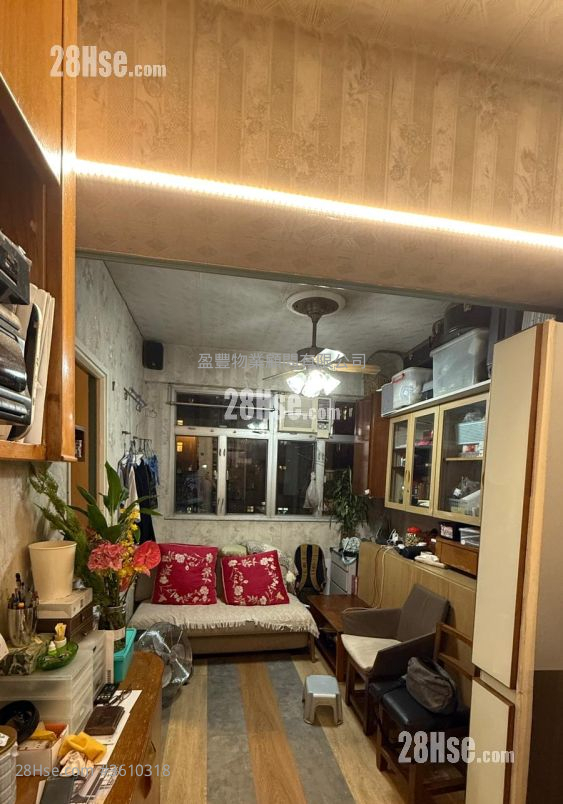 Lee Shun Building Sell 3 Bedrooms , 1 Bathroom 484 ft² ( 45.0 m² ) Lee Shun Building Sell 3 Bedrooms , 1 Bathroom 484 ft² ( 45.0 m² )