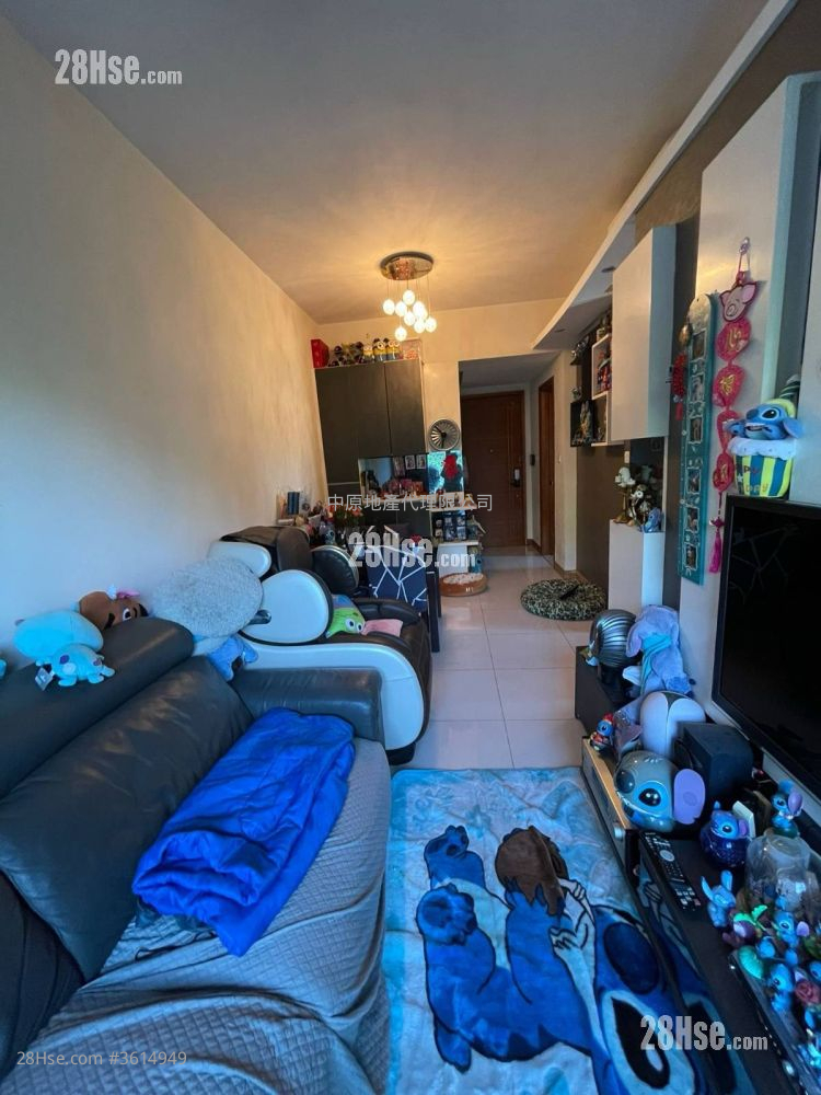 living room: Primrose Hill Sell 2 Bedrooms , 1 Bathroom 543 ft² ( 50.4 m² ) living room: Primrose Hill Sell 2 Bedrooms , 1 Bathroom 543 ft² ( 50.4 m² )