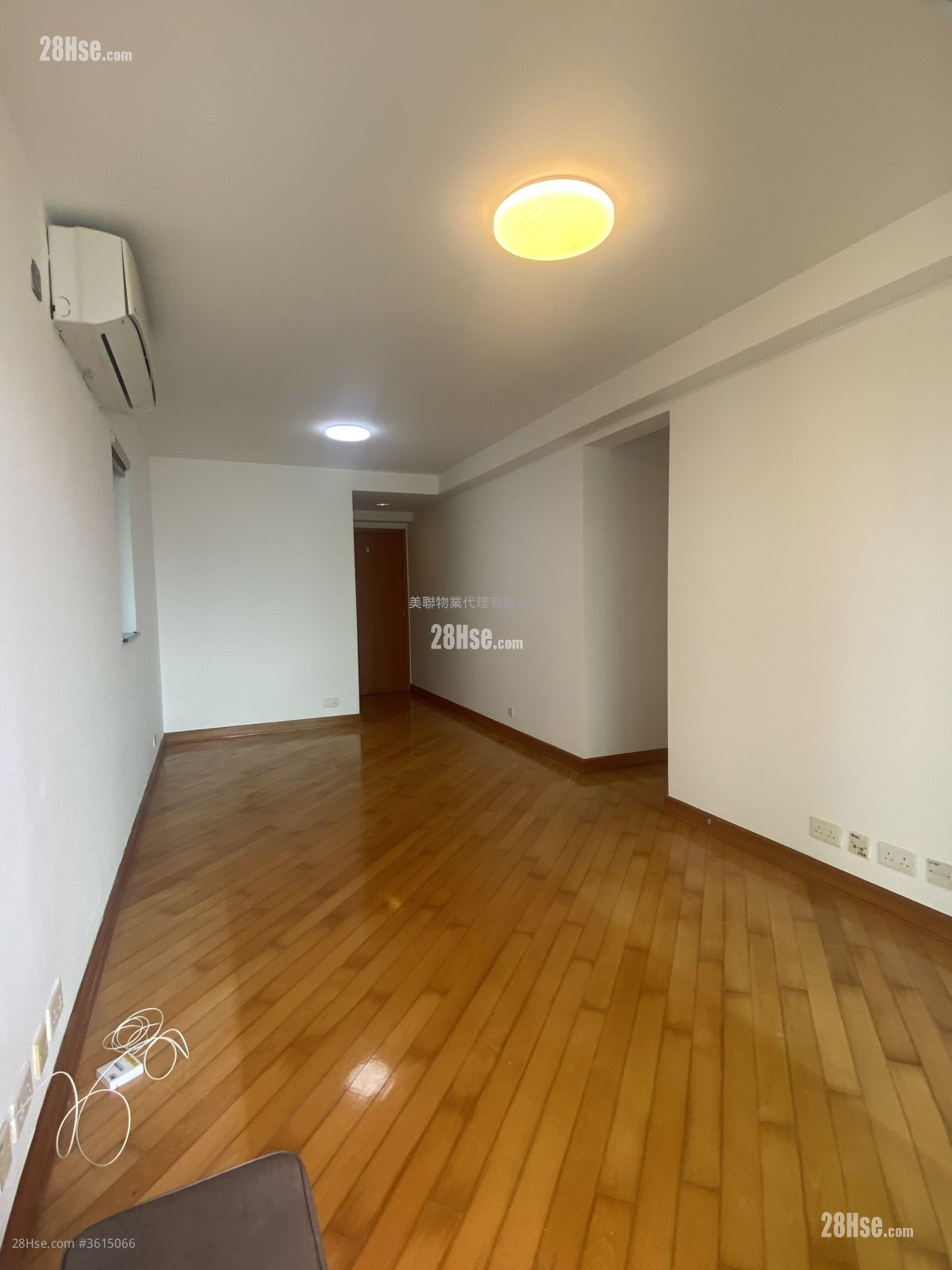 Park Central Rental 3 Bedrooms , 1 Bathroom 638 ft² ( 59.3 m² ) Park Central Rental 3 Bedrooms , 1 Bathroom 638 ft² ( 59.3 m² )