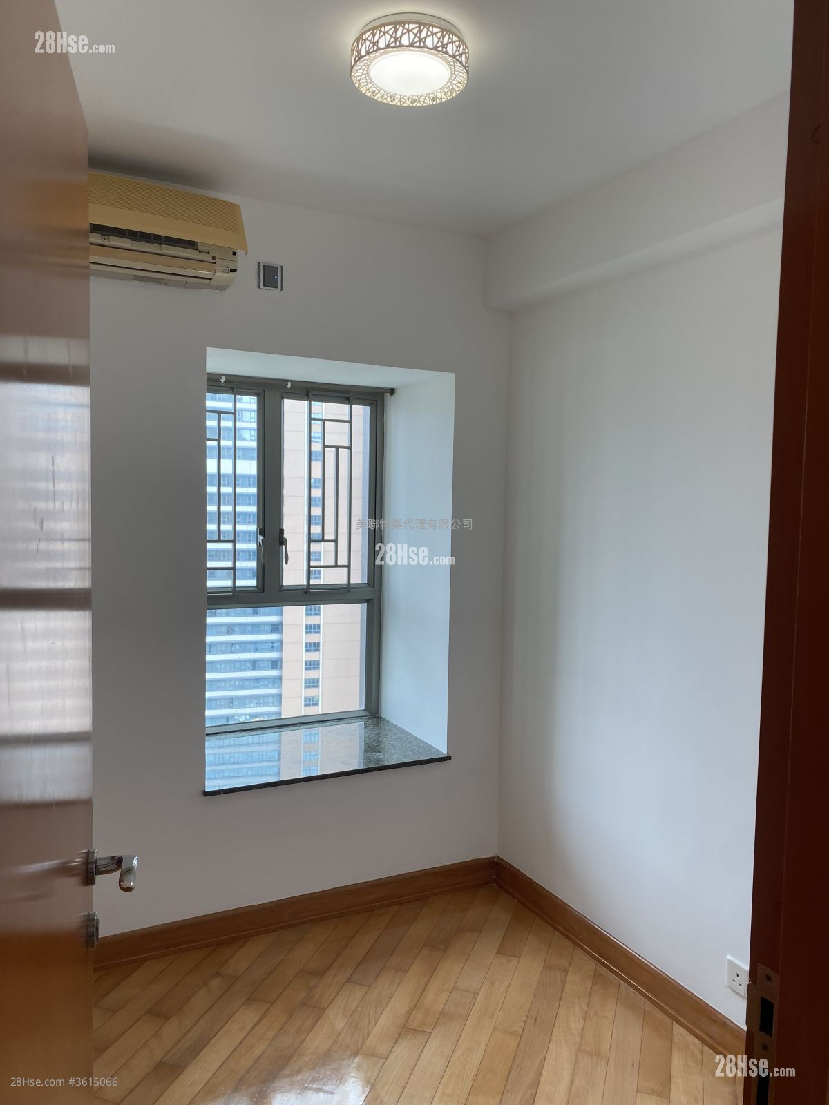 Park Central Rental 3 Bedrooms , 1 Bathroom 638 ft² ( 59.3 m² ) Park Central Rental 3 Bedrooms , 1 Bathroom 638 ft² ( 59.3 m² )