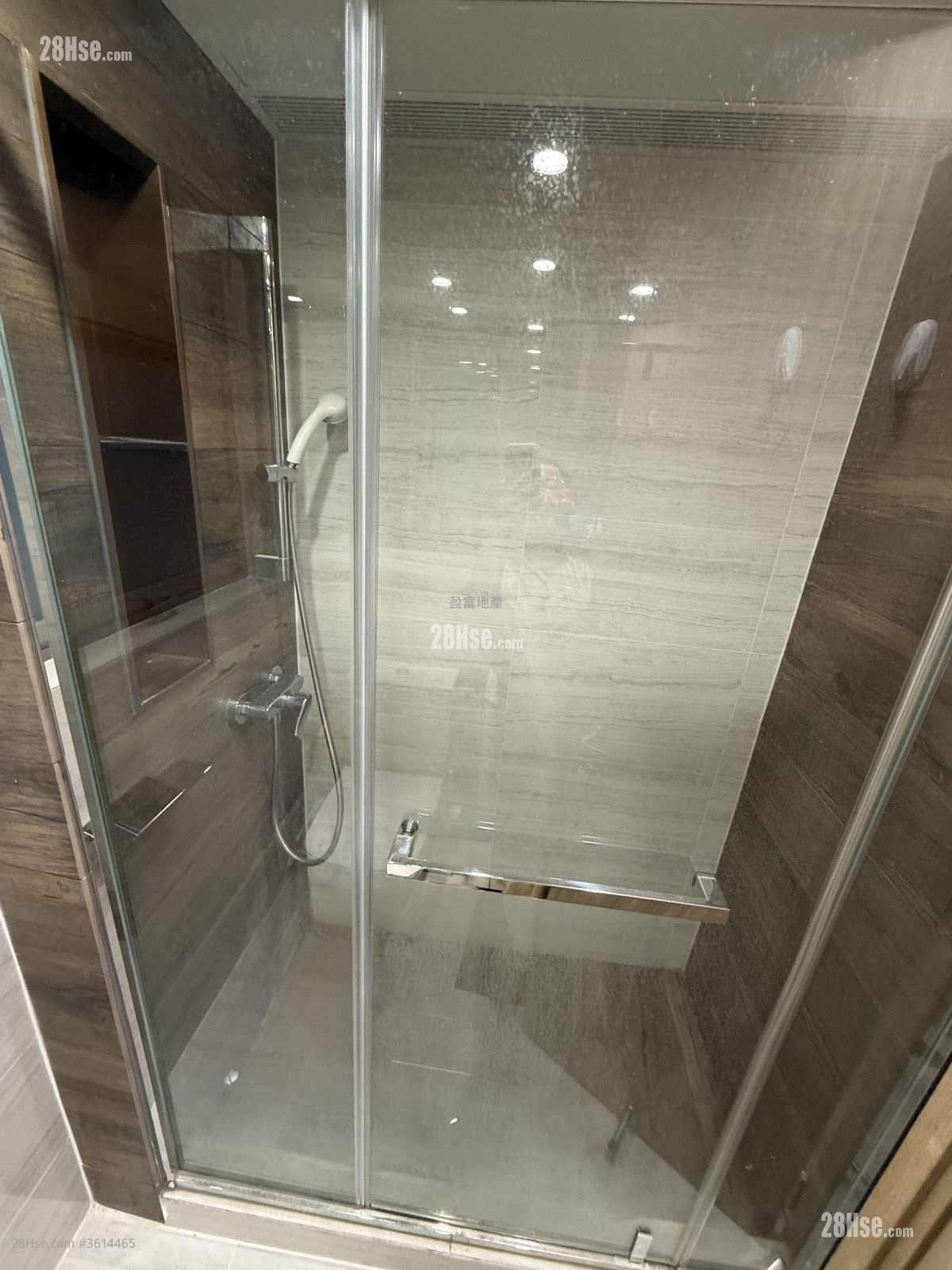 单幢楼房 租盘 1 房 , 1 浴室 342 平方尺 ( 31.8 平方米 ) 单幢楼房 租盘 1 房 , 1 浴室 342 平方尺 ( 31.8 平方米 )