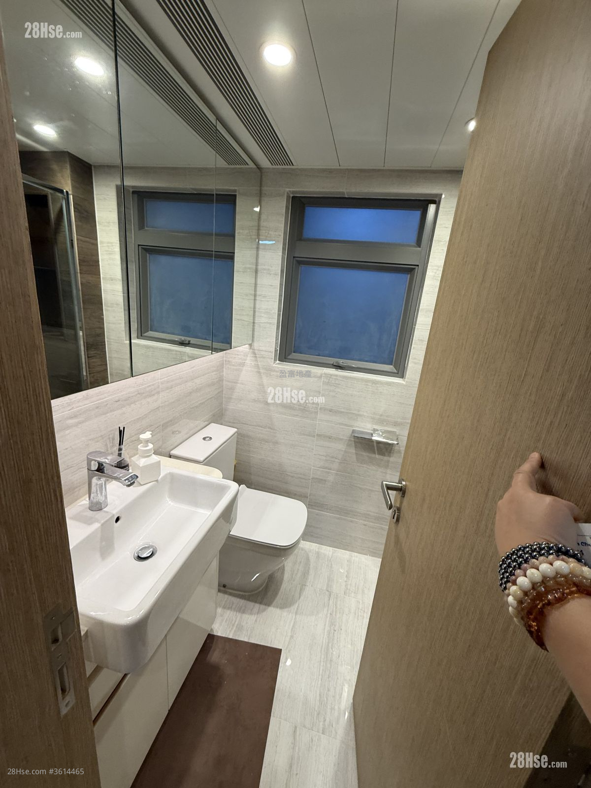 单幢楼房 租盘 1 房 , 1 浴室 342 平方尺 ( 31.8 平方米 ) 单幢楼房 租盘 1 房 , 1 浴室 342 平方尺 ( 31.8 平方米 )