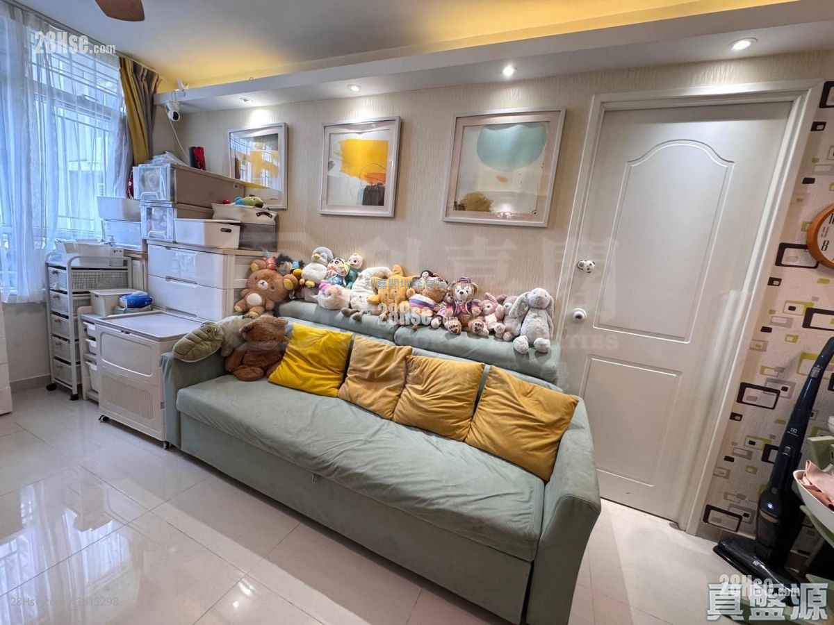 Tin Chung Court Sell 535 ft² ( 49.7 m² ) Tin Chung Court Sell 535 ft² ( 49.7 m² )