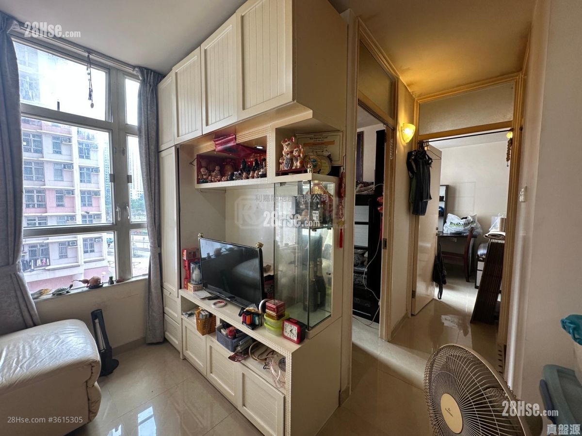 Tin Chung Court Sell 2 Bedrooms 506 ft² ( 47.0 m² ) Tin Chung Court Sell 2 Bedrooms 506 ft² ( 47.0 m² )