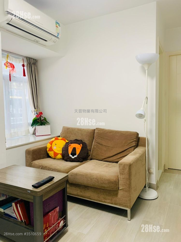 Siu Fung Court Sell 2 Bedrooms , 1 Bathroom 262 ft² ( 24.3 m² ) Siu Fung Court Sell 2 Bedrooms , 1 Bathroom 262 ft² ( 24.3 m² )