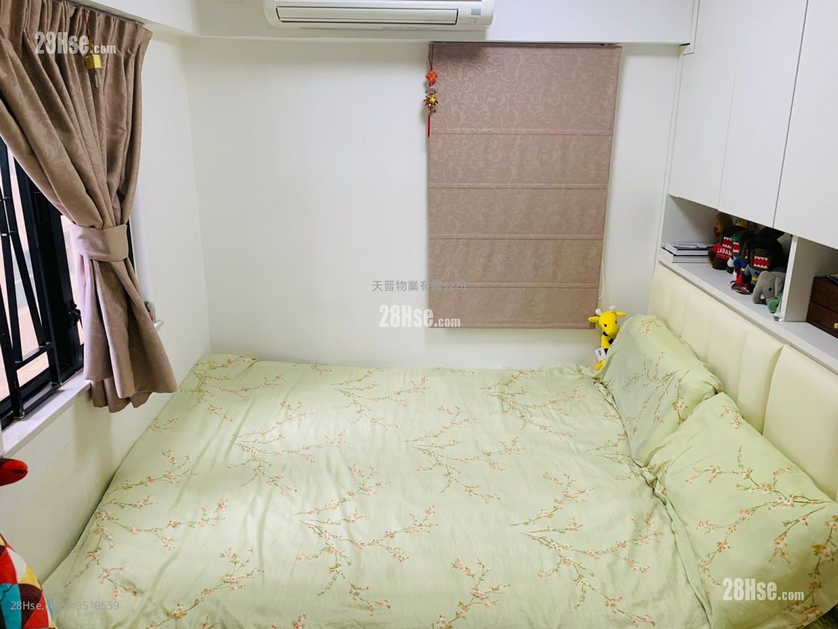 Siu Fung Court Sell 2 Bedrooms , 1 Bathroom 262 ft² ( 24.3 m² ) Siu Fung Court Sell 2 Bedrooms , 1 Bathroom 262 ft² ( 24.3 m² )