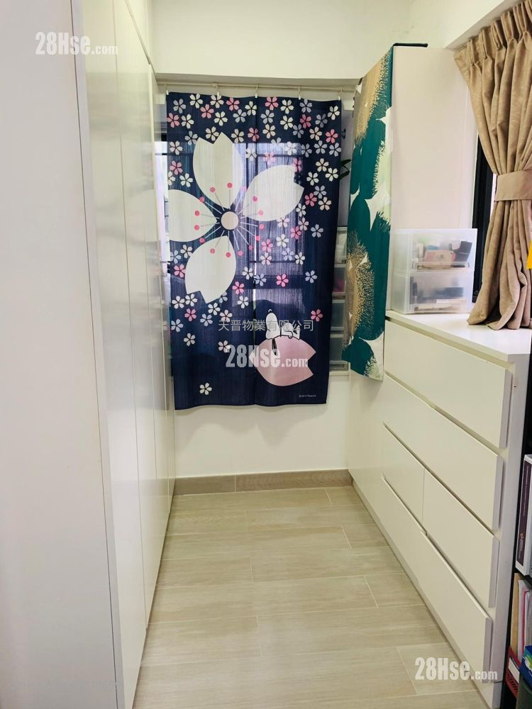 Siu Fung Court Sell 2 Bedrooms , 1 Bathroom 262 ft² ( 24.3 m² ) Siu Fung Court Sell 2 Bedrooms , 1 Bathroom 262 ft² ( 24.3 m² )