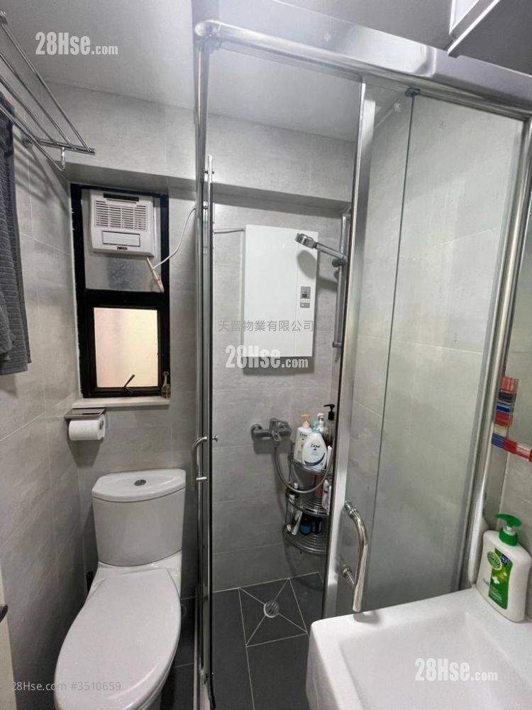 Siu Fung Court Sell 2 Bedrooms , 1 Bathroom 262 ft² ( 24.3 m² ) Siu Fung Court Sell 2 Bedrooms , 1 Bathroom 262 ft² ( 24.3 m² )
