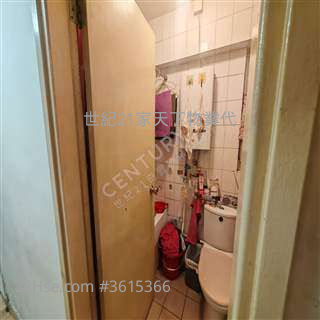 Charming Garden Sell 3 Bedrooms , 2 Bathrooms 592 ft² ( 55.0 m² ) Charming Garden Sell 3 Bedrooms , 2 Bathrooms 592 ft² ( 55.0 m² )