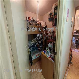 Charming Garden Sell 3 Bedrooms , 2 Bathrooms 592 ft² ( 55.0 m² ) Charming Garden Sell 3 Bedrooms , 2 Bathrooms 592 ft² ( 55.0 m² )