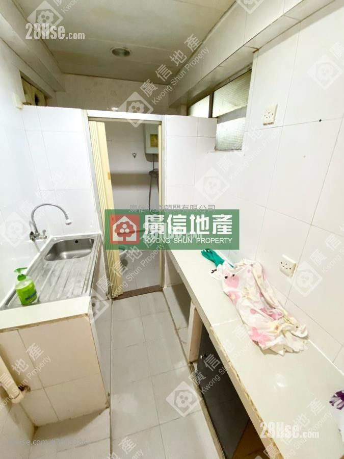 Kwong Yuen Building Sell 2 Bedrooms , 1 Bathroom 389 ft² ( 36.1 m² ) Kwong Yuen Building Sell 2 Bedrooms , 1 Bathroom 389 ft² ( 36.1 m² )