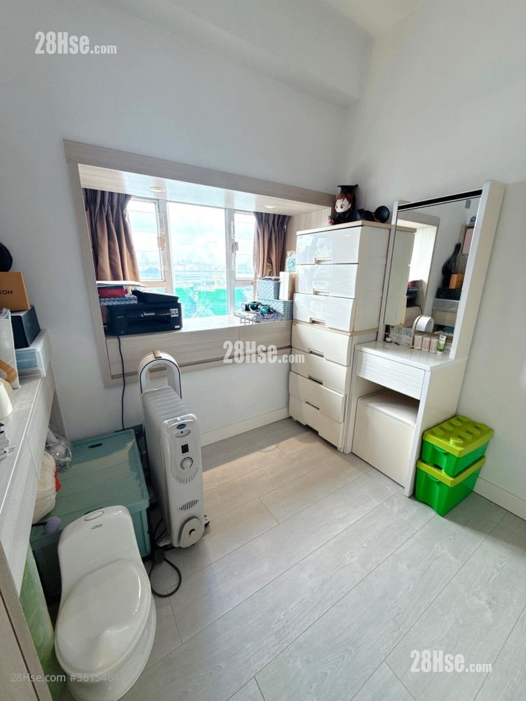 Kingswood Villas Sell 3 Bedrooms , 1 Bathroom 544 ft² ( 50.5 m² ) Kingswood Villas Sell 3 Bedrooms , 1 Bathroom 544 ft² ( 50.5 m² )
