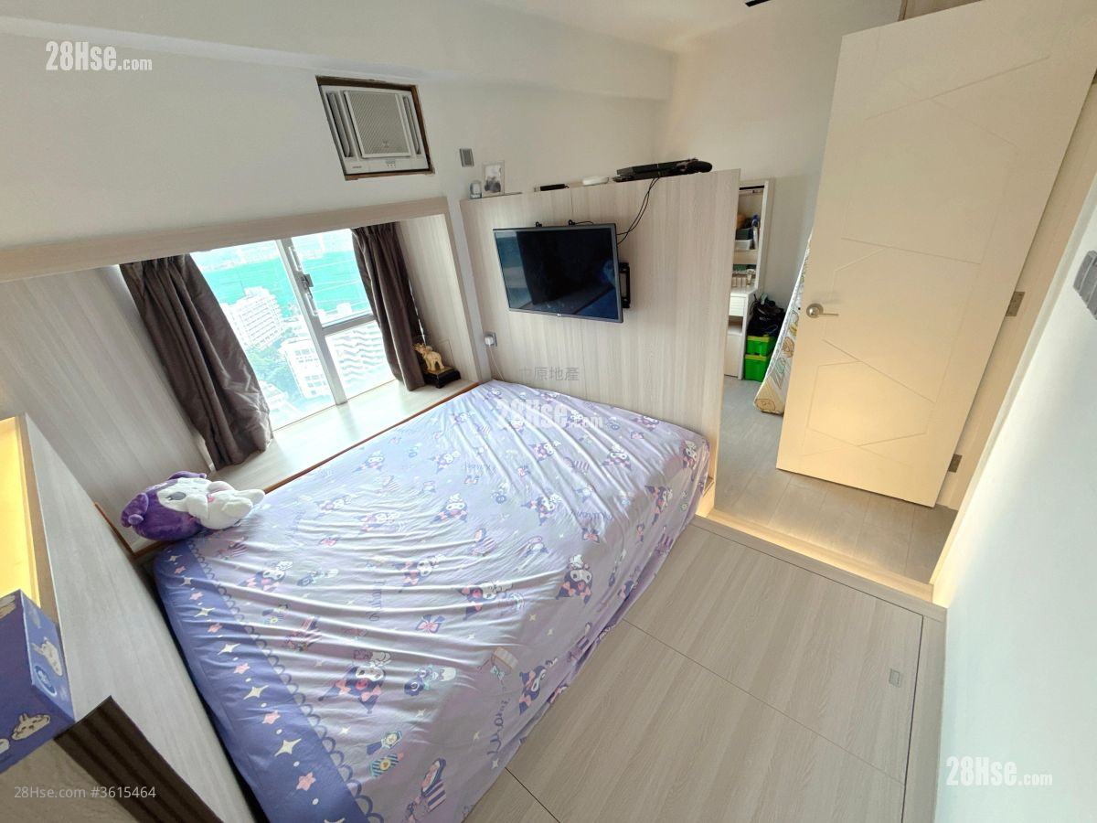 Kingswood Villas Sell 3 Bedrooms , 1 Bathroom 544 ft² ( 50.5 m² ) Kingswood Villas Sell 3 Bedrooms , 1 Bathroom 544 ft² ( 50.5 m² )