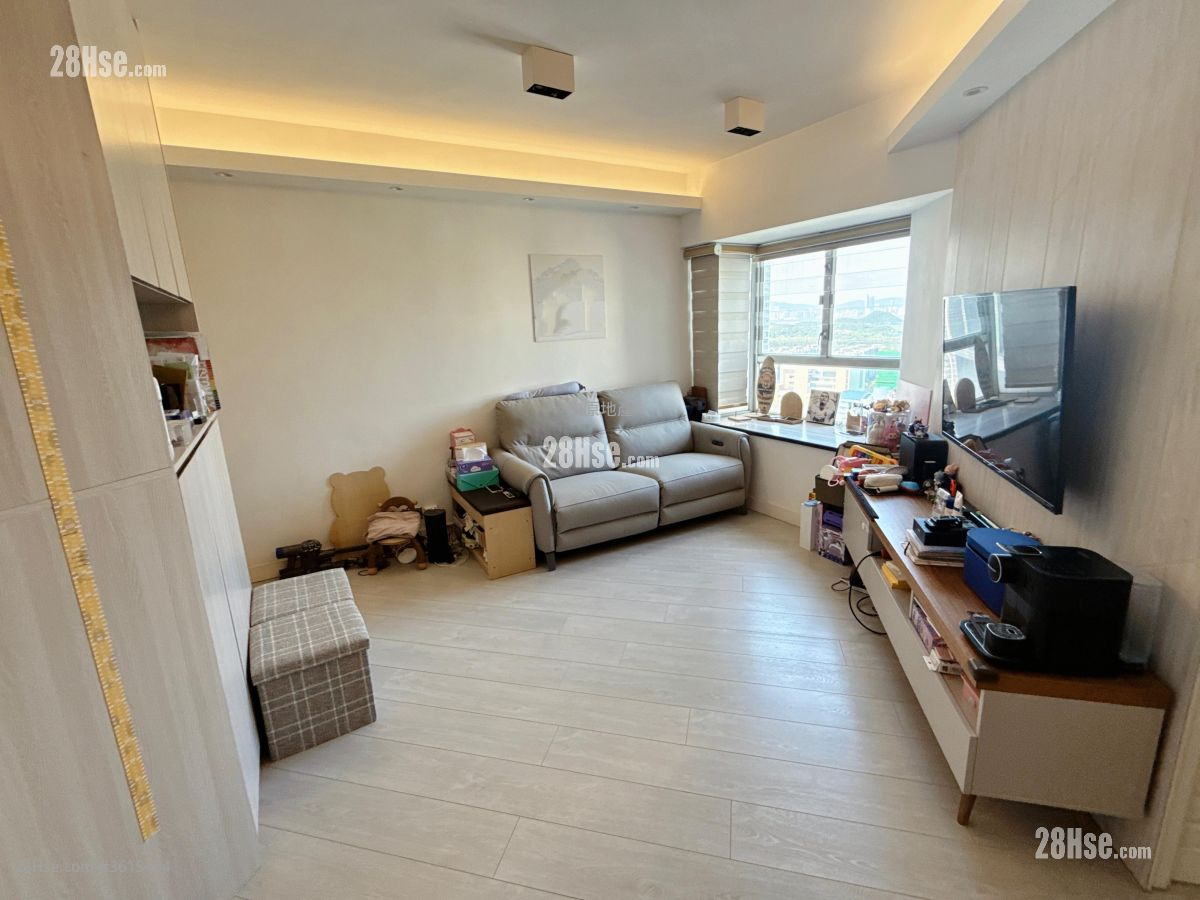 Kingswood Villas Sell 3 Bedrooms , 1 Bathroom 544 ft² ( 50.5 m² ) Kingswood Villas Sell 3 Bedrooms , 1 Bathroom 544 ft² ( 50.5 m² )