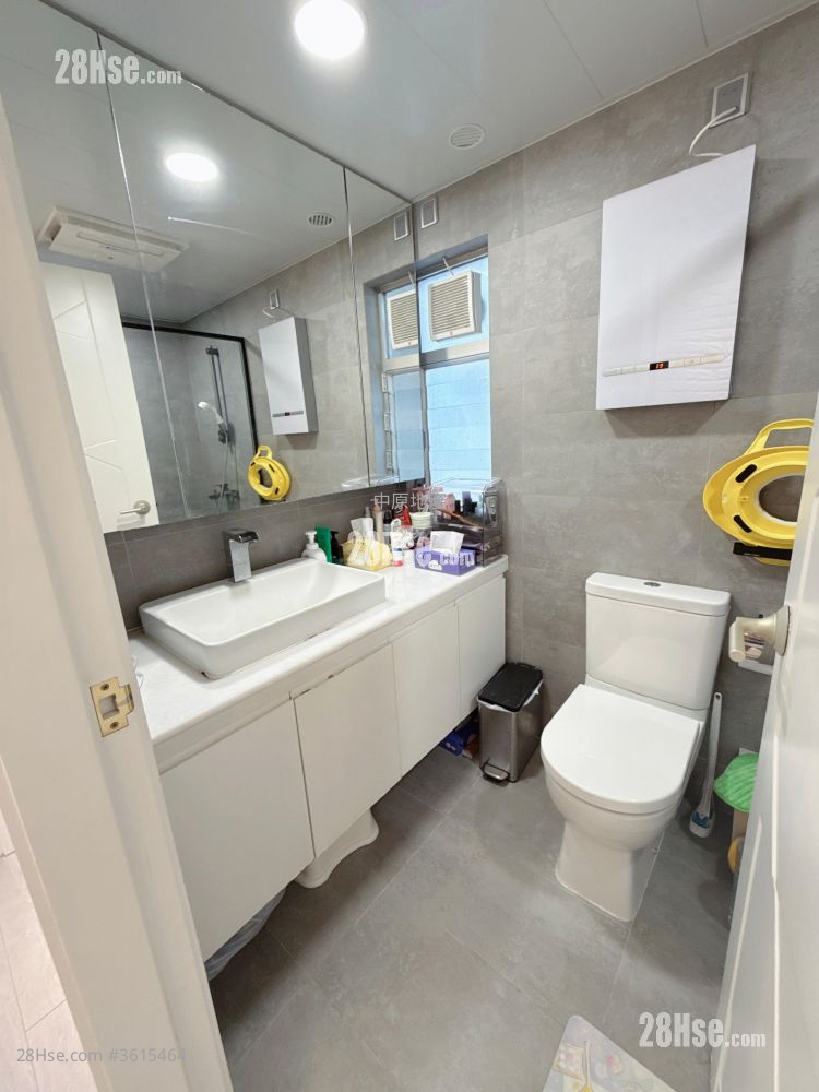 Kingswood Villas Sell 3 Bedrooms , 1 Bathroom 544 ft² ( 50.5 m² ) Kingswood Villas Sell 3 Bedrooms , 1 Bathroom 544 ft² ( 50.5 m² )