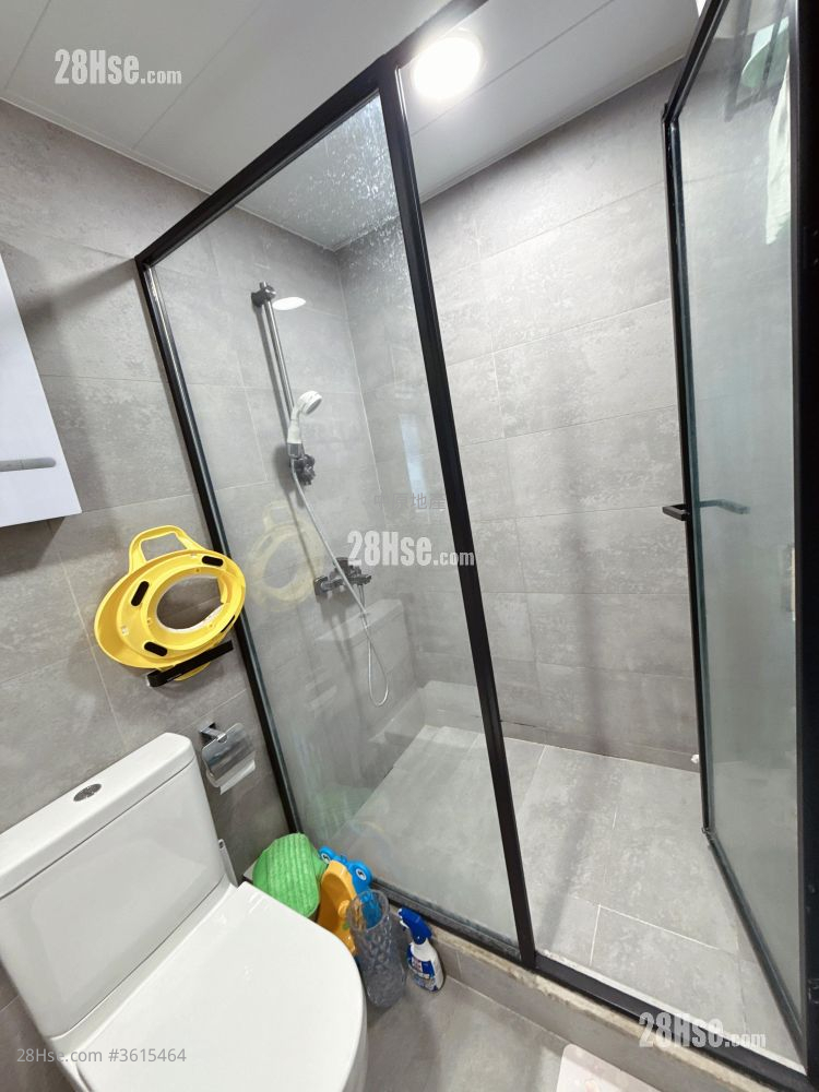 Kingswood Villas Sell 3 Bedrooms , 1 Bathroom 544 ft² ( 50.5 m² ) Kingswood Villas Sell 3 Bedrooms , 1 Bathroom 544 ft² ( 50.5 m² )