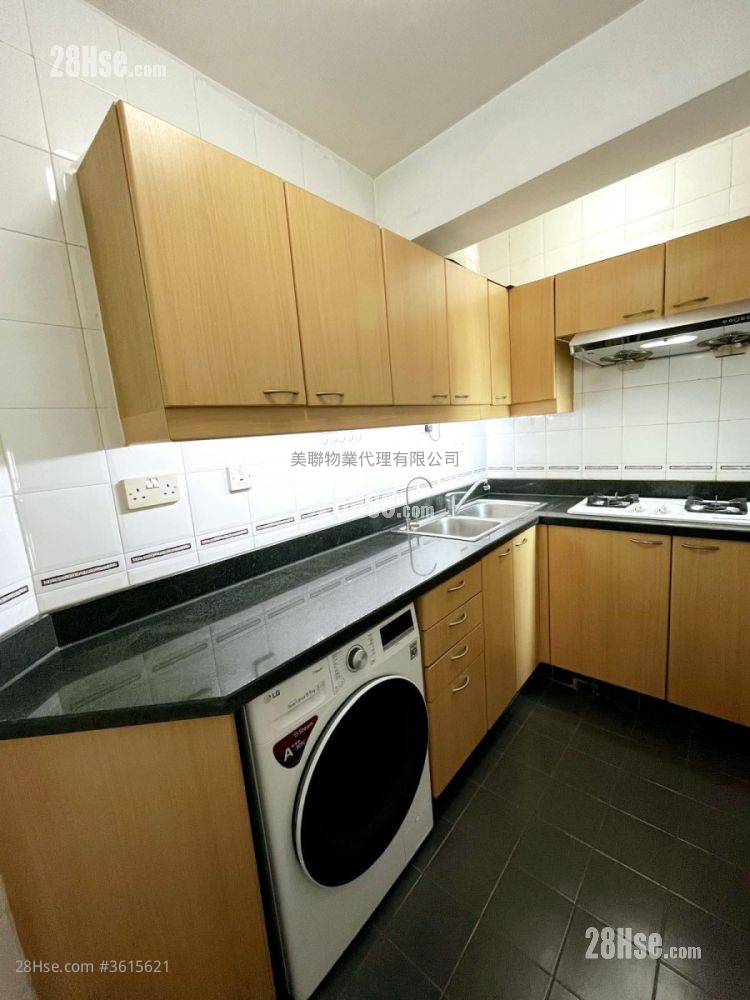 Highland Park Sell 3 Bedrooms , 2 Bathrooms 631 ft² ( 58.6 m² ) Highland Park Sell 3 Bedrooms , 2 Bathrooms 631 ft² ( 58.6 m² )