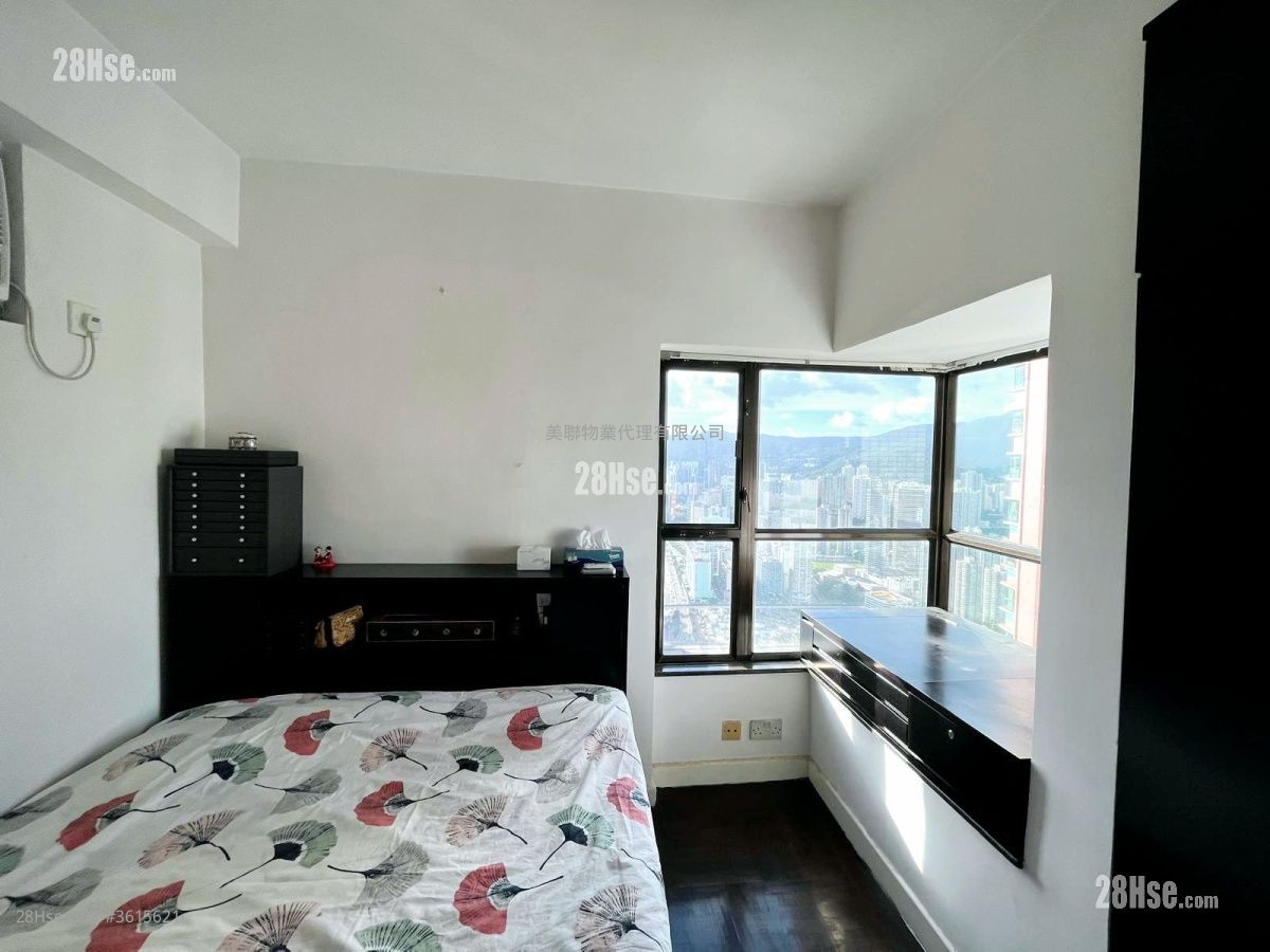 Highland Park Sell 3 Bedrooms , 2 Bathrooms 631 ft² ( 58.6 m² ) Highland Park Sell 3 Bedrooms , 2 Bathrooms 631 ft² ( 58.6 m² )