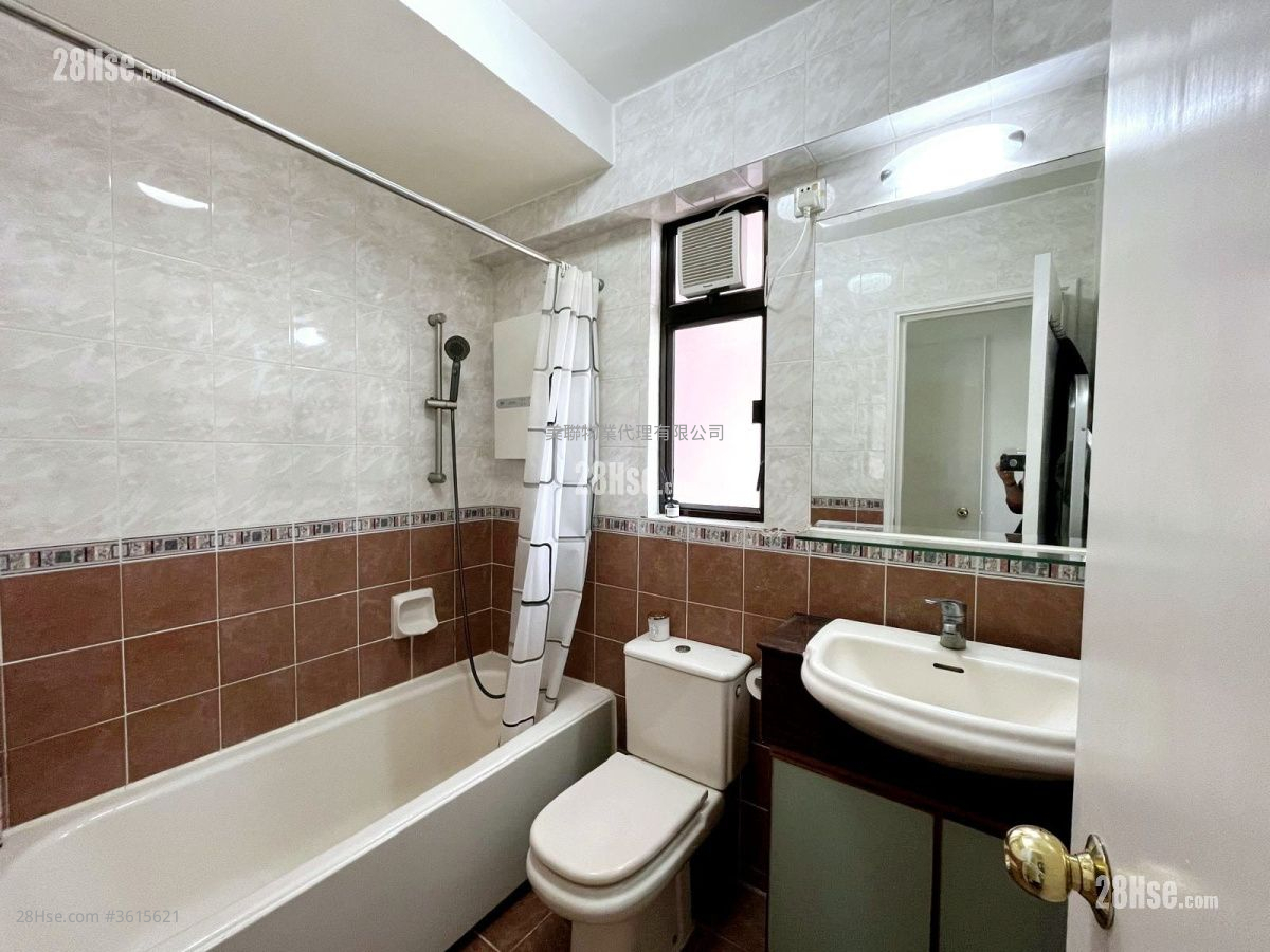 Highland Park Sell 3 Bedrooms , 2 Bathrooms 631 ft² ( 58.6 m² ) Highland Park Sell 3 Bedrooms , 2 Bathrooms 631 ft² ( 58.6 m² )