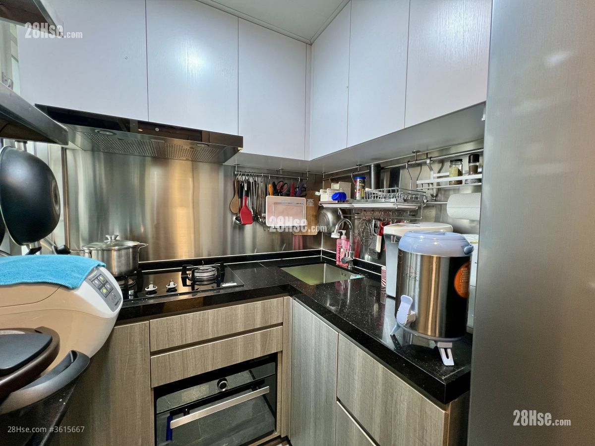 Kwun Tak Court Sell 4 Bedrooms , 2 Bathrooms 563 ft² ( 52.3 m² ) Kwun Tak Court Sell 4 Bedrooms , 2 Bathrooms 563 ft² ( 52.3 m² )