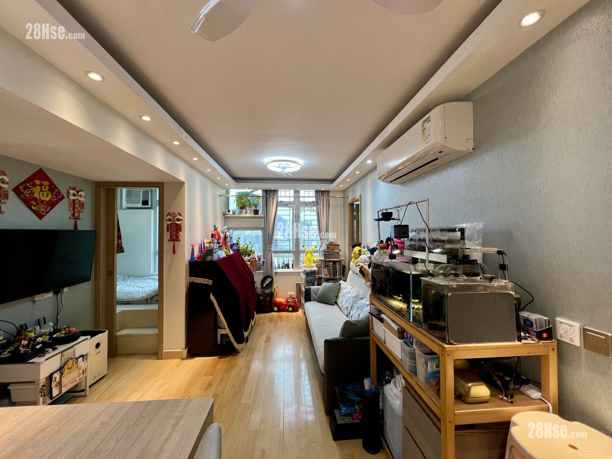 Kwun Tak Court Sell 4 Bedrooms , 2 Bathrooms 563 ft² ( 52.3 m² ) Kwun Tak Court Sell 4 Bedrooms , 2 Bathrooms 563 ft² ( 52.3 m² )