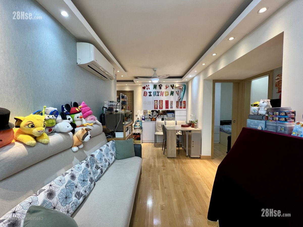 Kwun Tak Court Sell 4 Bedrooms , 2 Bathrooms 563 ft² ( 52.3 m² ) Kwun Tak Court Sell 4 Bedrooms , 2 Bathrooms 563 ft² ( 52.3 m² )