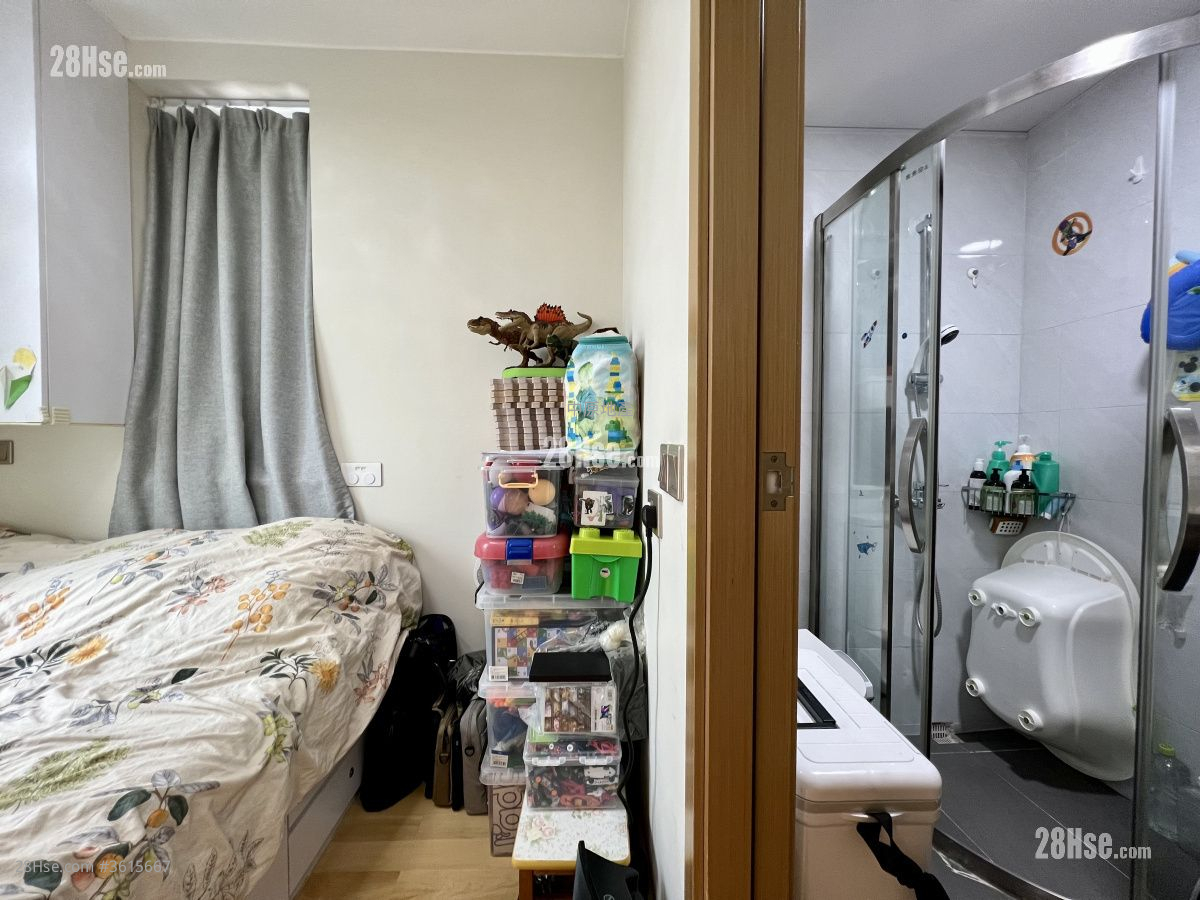 Kwun Tak Court Sell 4 Bedrooms , 2 Bathrooms 563 ft² ( 52.3 m² ) Kwun Tak Court Sell 4 Bedrooms , 2 Bathrooms 563 ft² ( 52.3 m² )