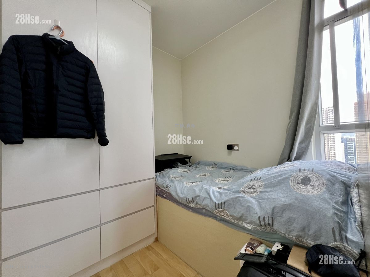 Kwun Tak Court Sell 4 Bedrooms , 2 Bathrooms 563 ft² ( 52.3 m² ) Kwun Tak Court Sell 4 Bedrooms , 2 Bathrooms 563 ft² ( 52.3 m² )