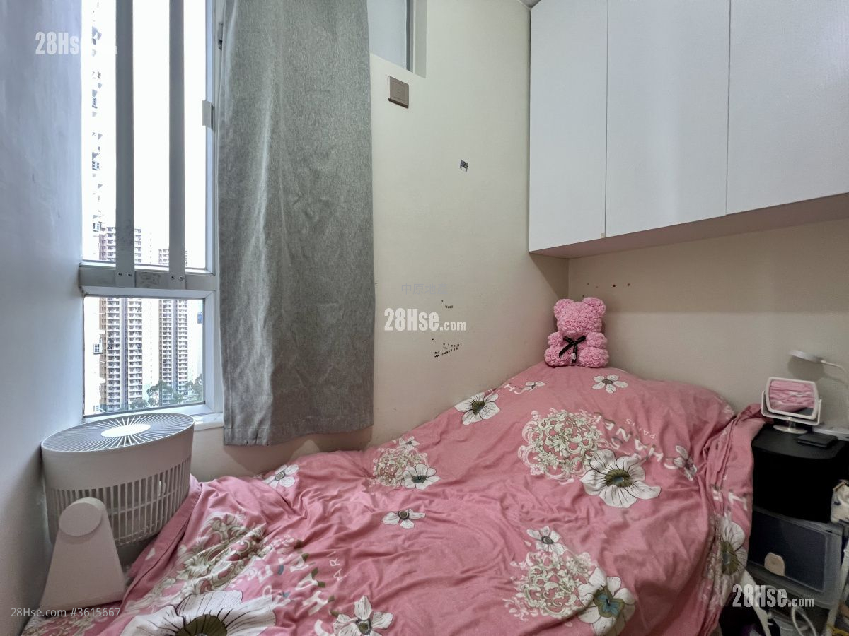Kwun Tak Court Sell 4 Bedrooms , 2 Bathrooms 563 ft² ( 52.3 m² ) Kwun Tak Court Sell 4 Bedrooms , 2 Bathrooms 563 ft² ( 52.3 m² )