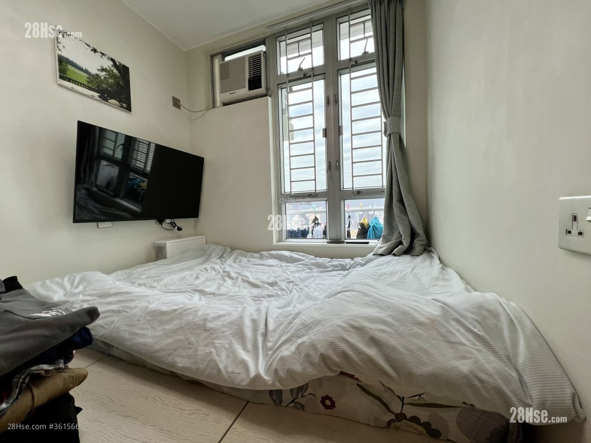 Kwun Tak Court Sell 4 Bedrooms , 2 Bathrooms 563 ft² ( 52.3 m² ) Kwun Tak Court Sell 4 Bedrooms , 2 Bathrooms 563 ft² ( 52.3 m² )